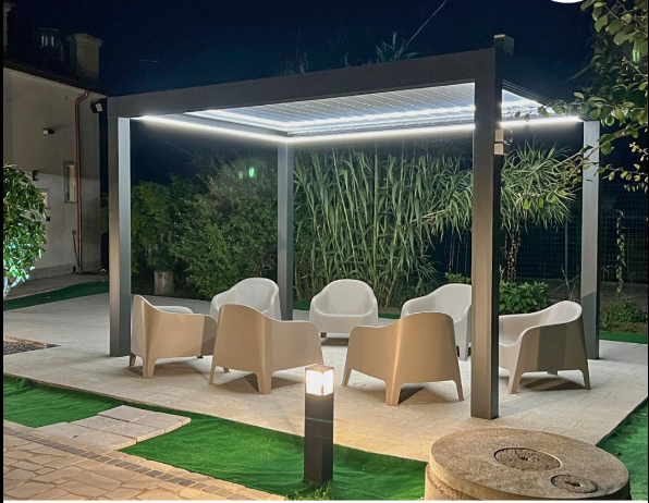 Pergotenda con LED perimetrali