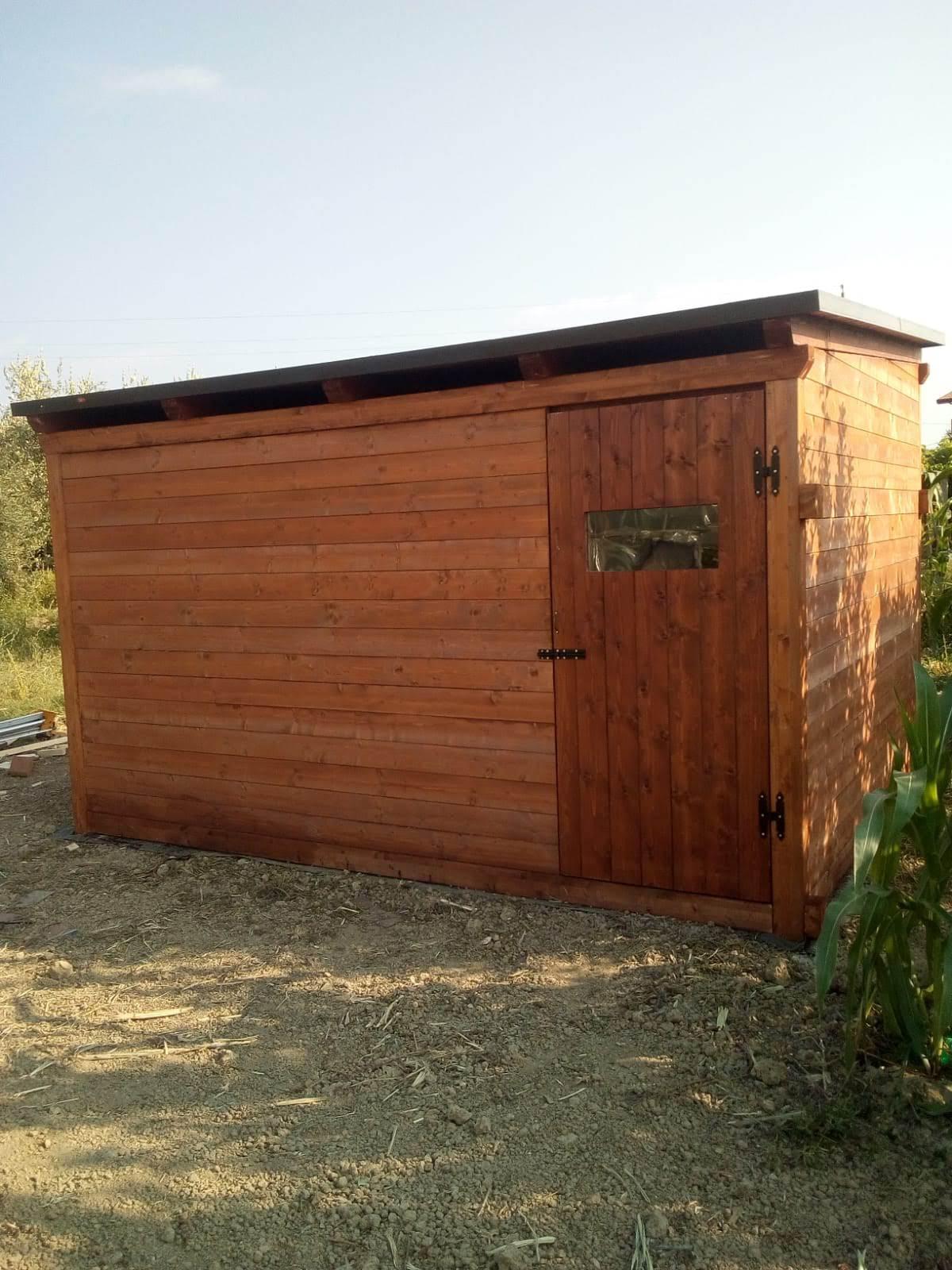 Ripostiglio in legno per esterno