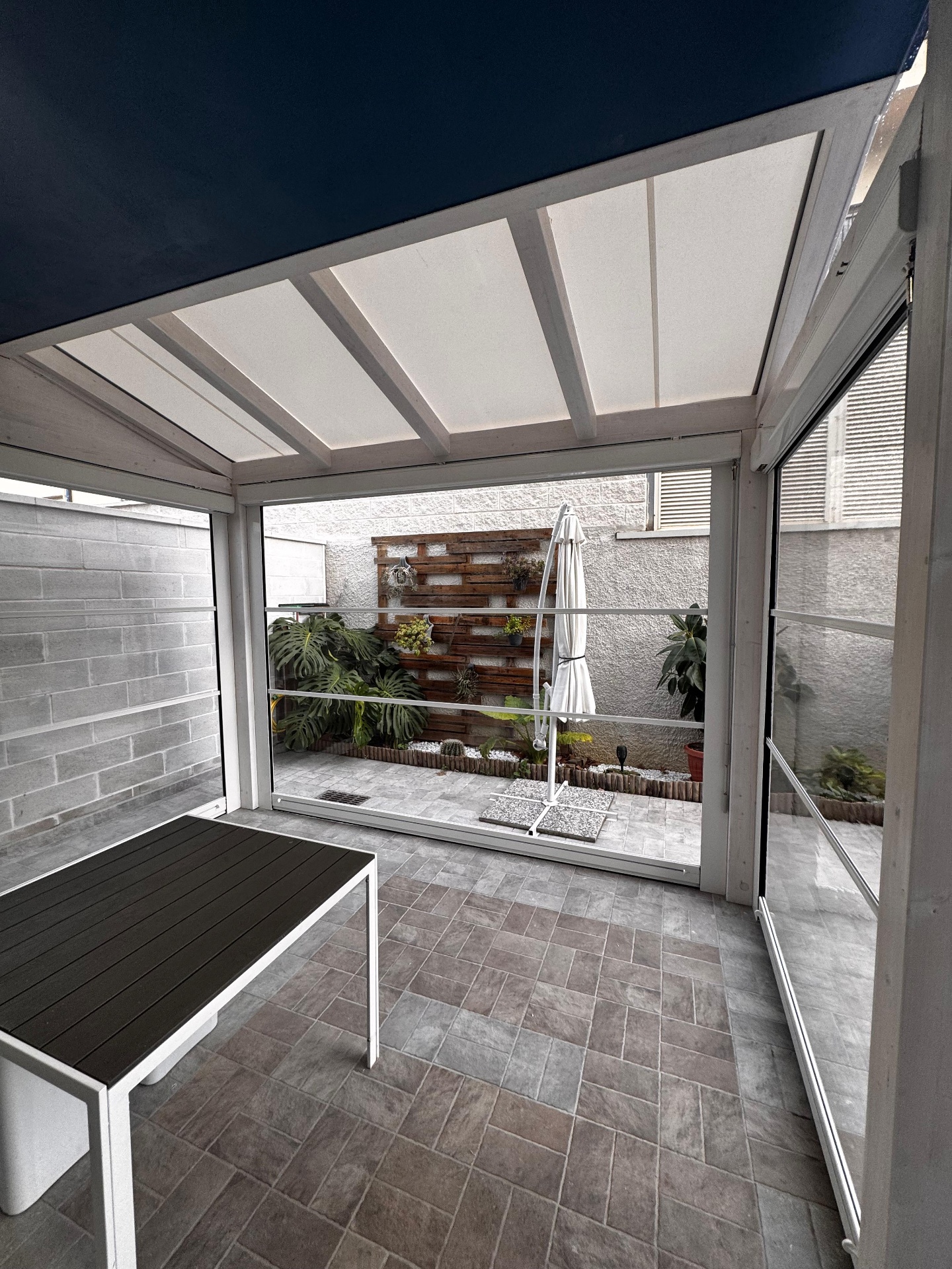Veranda con tende crystal su patio
