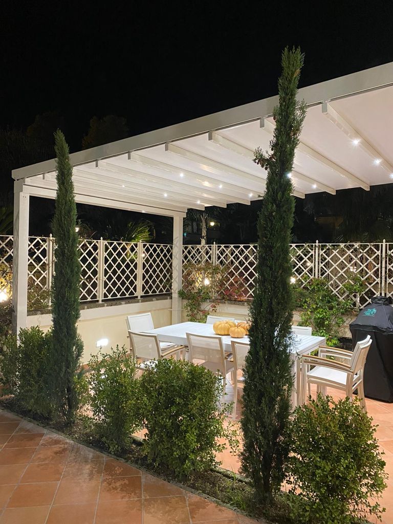 Pergotenda con illuminazione LED serale