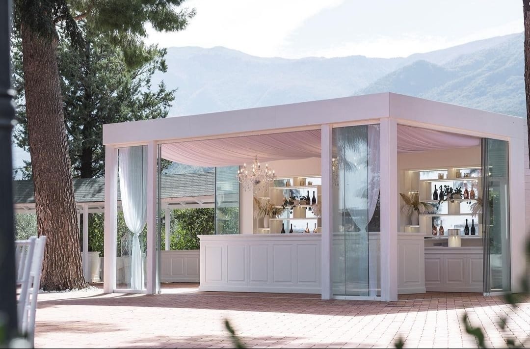 Gazebo bar in legno bianco per eventi