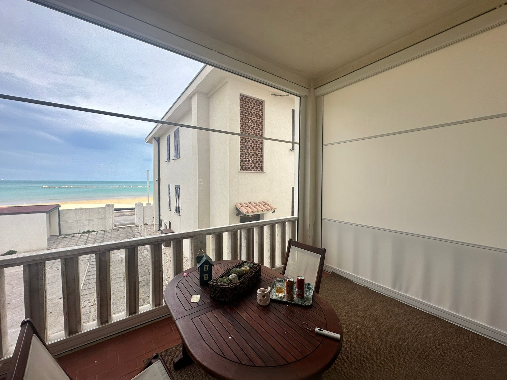 Chiusura balcone fronte mare