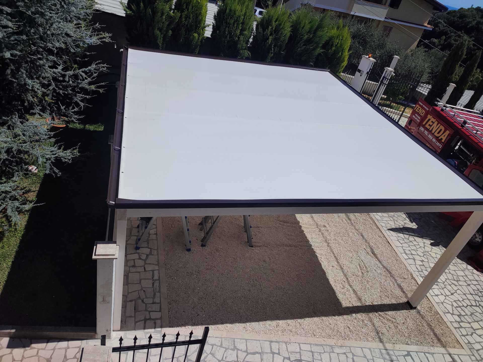 Copertura pergola con telo impermeabile